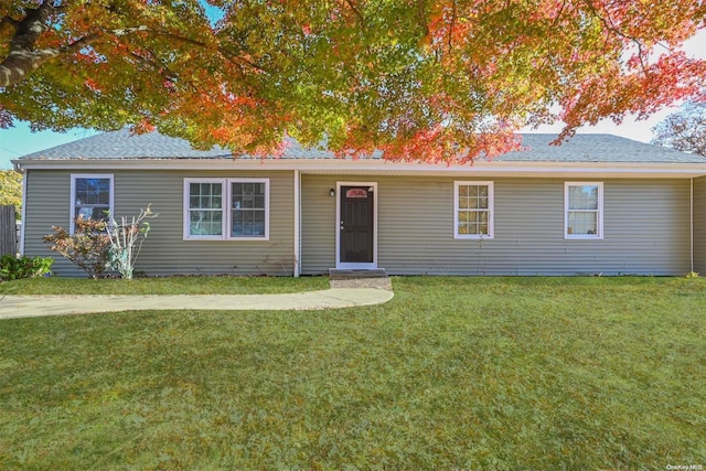 single story home featuring a front yard