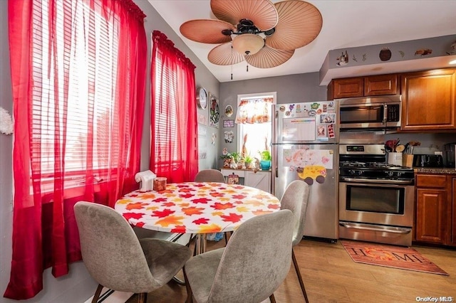 dining room with light hardwood / wood-style flooring and ceiling fan