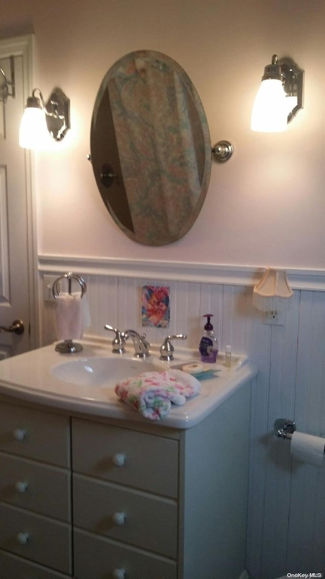 bathroom with vanity