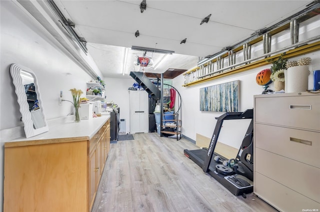 exercise area with light hardwood / wood-style flooring