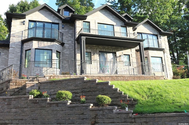 view of front of house with a balcony