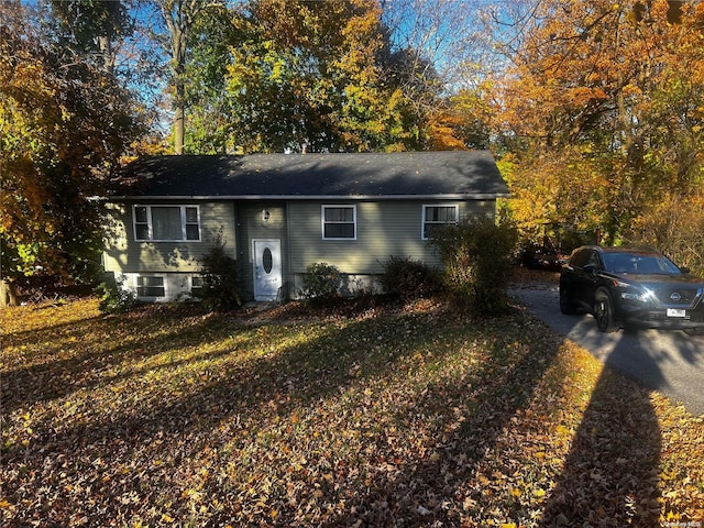 view of front of home with a front lawn