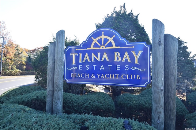 view of community / neighborhood sign