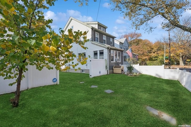 back of house featuring a lawn