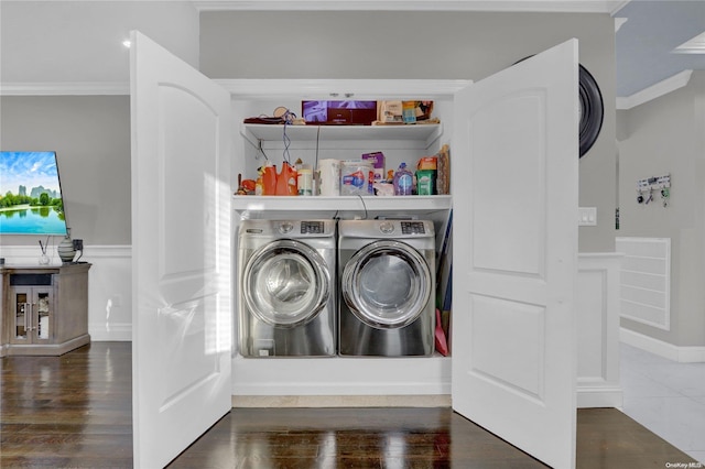 washroom featuring independent washer and dryer, dark hardwood / wood-style floors, and crown molding