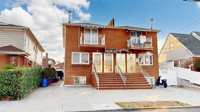 view of front of home featuring a balcony