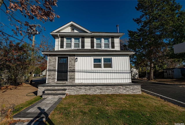 view of front of house with a front lawn