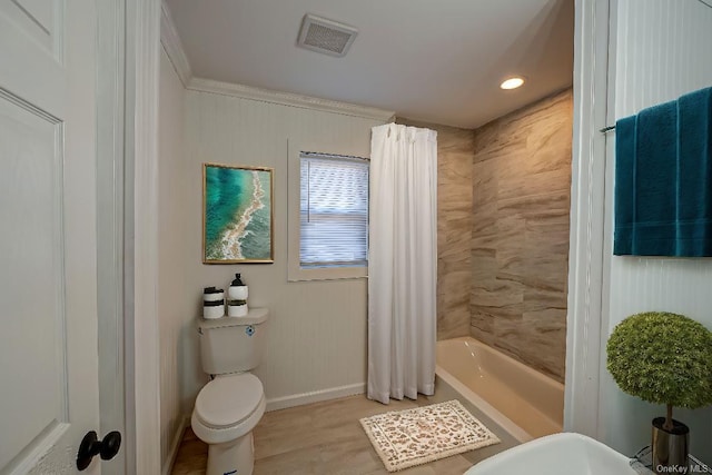 bathroom featuring toilet and shower / bath combo with shower curtain