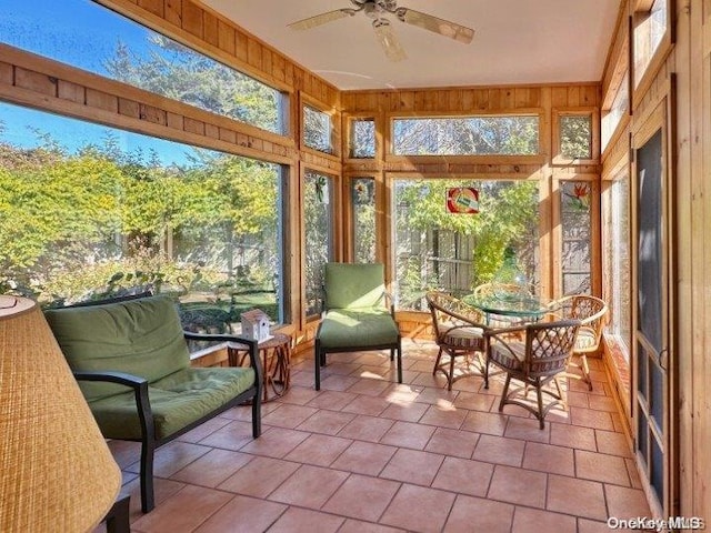 sunroom / solarium with ceiling fan