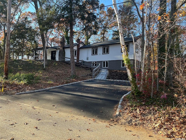 view of front of property