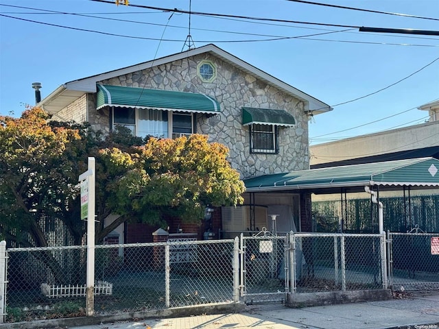 view of front of property