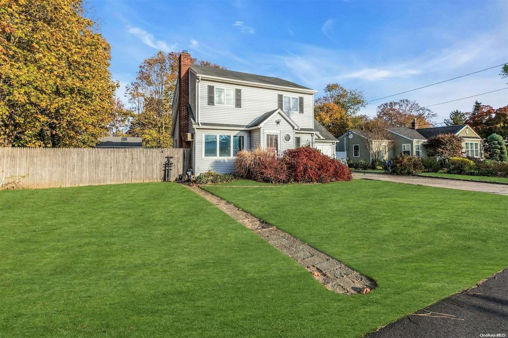 front of property featuring a front lawn