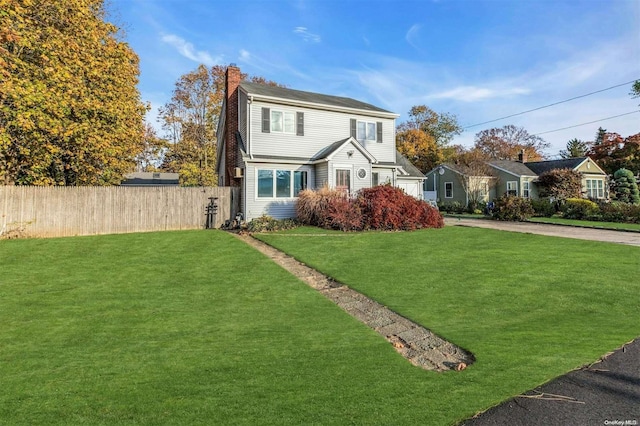 front of property featuring a front lawn