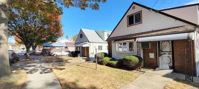 view of front of home featuring a front lawn