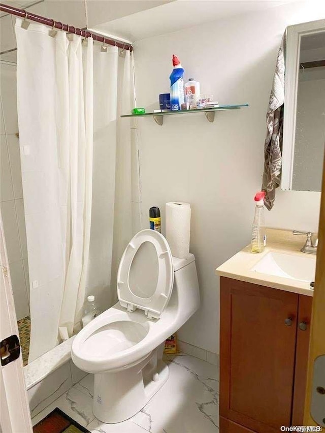 bathroom featuring a shower with curtain, toilet, and vanity