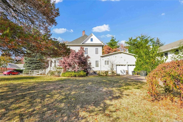 view of front of home featuring a garage and a front yard