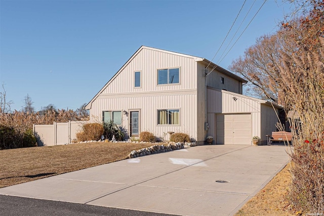 view of front facade featuring a garage