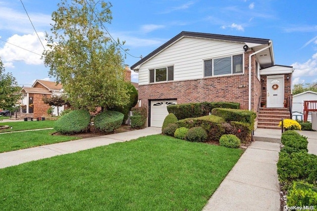 view of front of home featuring a front yard and a garage