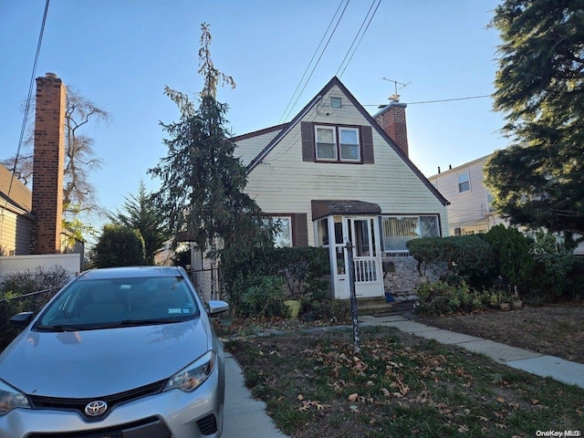 206 W Marshall St, Hempstead, NY 11550 - bungalow-style house with a chimney