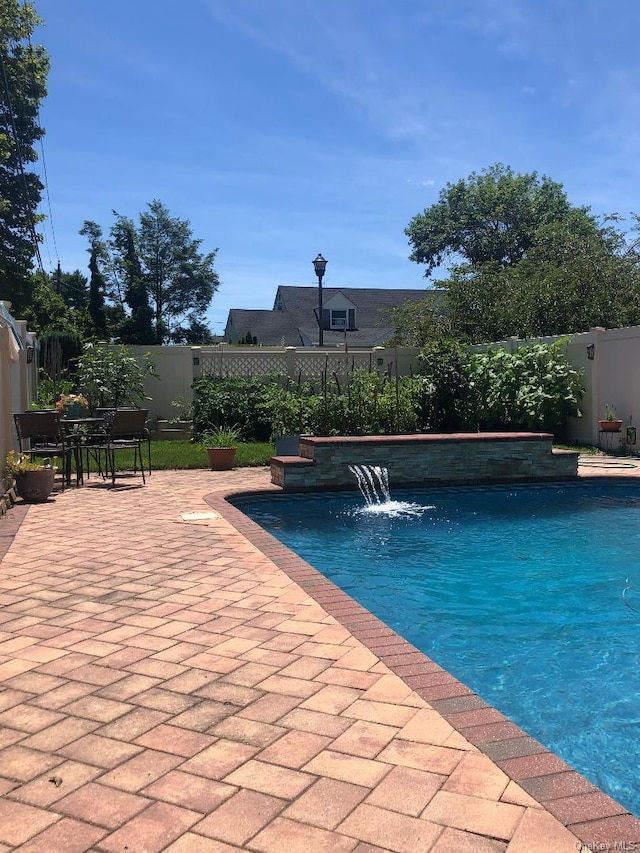 view of pool featuring a patio area and pool water feature