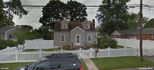 view of front of house featuring a front yard