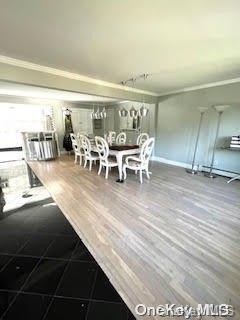 dining area with crown molding