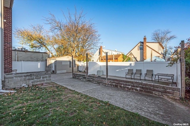 view of yard with a patio area