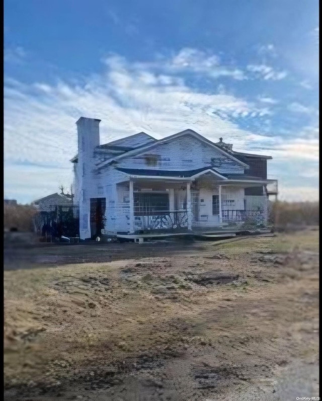 view of front facade featuring a porch