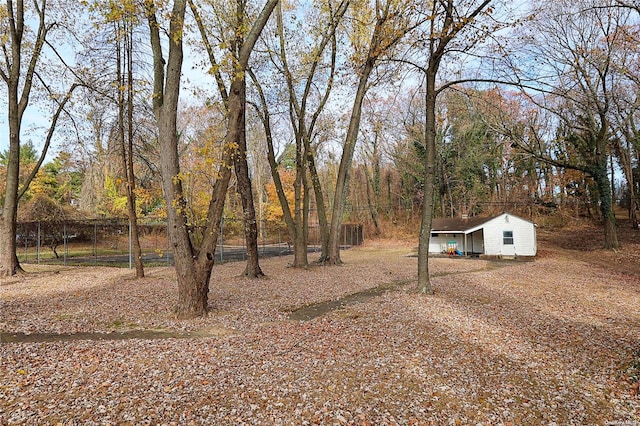 view of yard with an outdoor structure