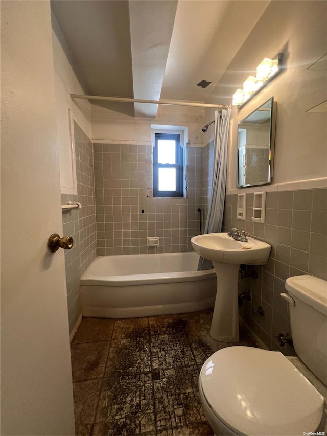 138-25 31st Dr Unit 3E, Flushing, NY 11354 - bathroom featuring tile walls, toilet, and shower / bath combo