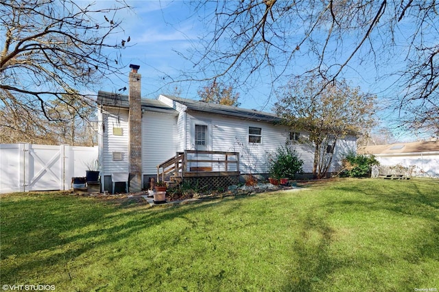 back of house featuring a lawn