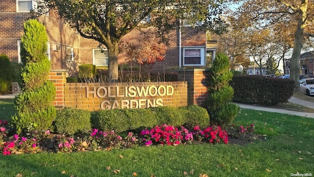 community sign featuring a lawn