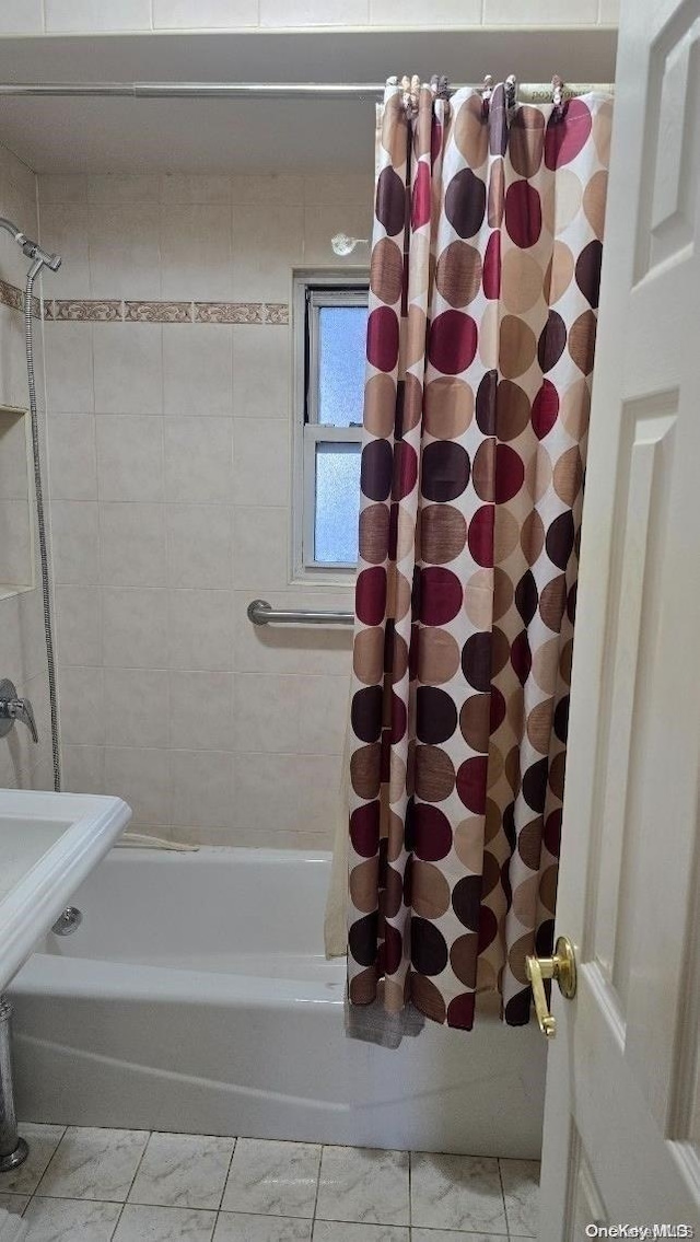 bathroom featuring shower / bath combo with shower curtain