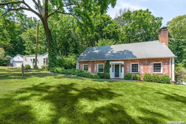 view of front of home with a front lawn