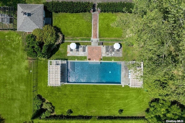 birds eye view of property featuring a rural view