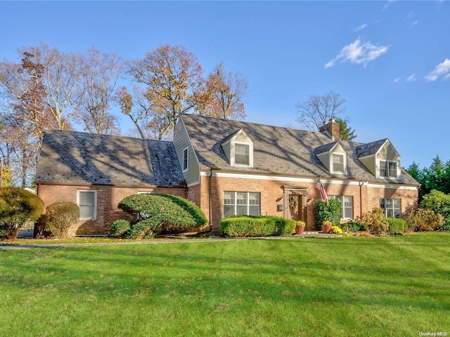 new england style home featuring a front lawn