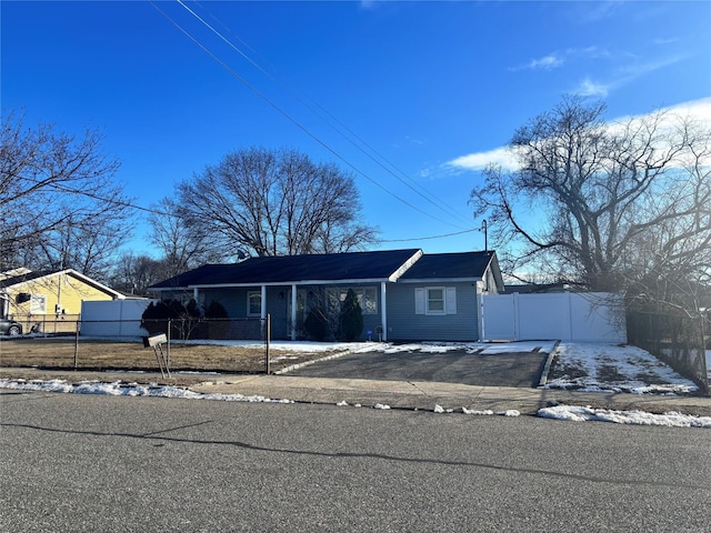 view of front of home featuring aphalt driveway and a fenced front yard