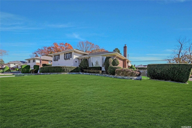 view of front of property with a front yard