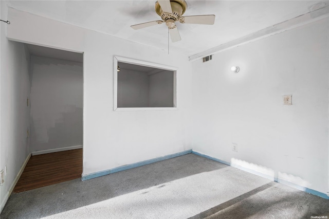 carpeted empty room featuring ceiling fan