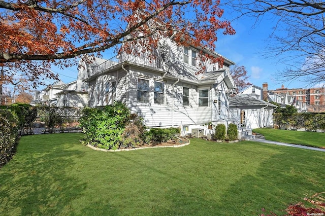 view of front of property with a front yard