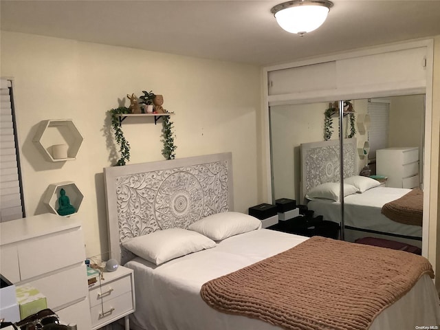 bedroom featuring a closet