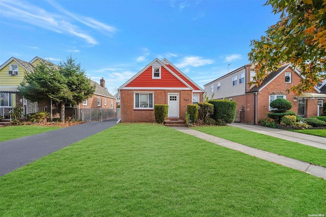 view of front of home featuring a front yard