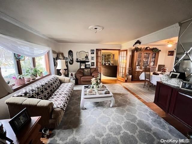 living room featuring hardwood / wood-style floors and ornamental molding