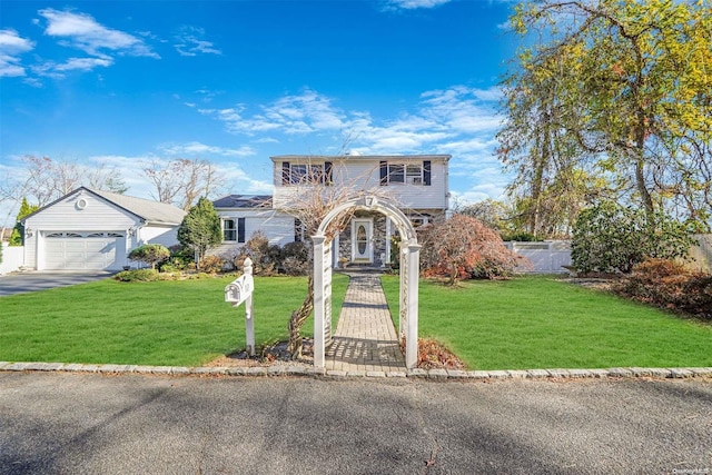 view of front property featuring a front yard