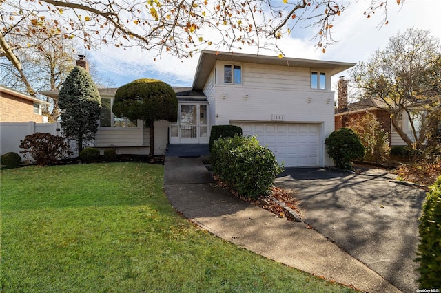 view of front of house featuring a front yard and a garage