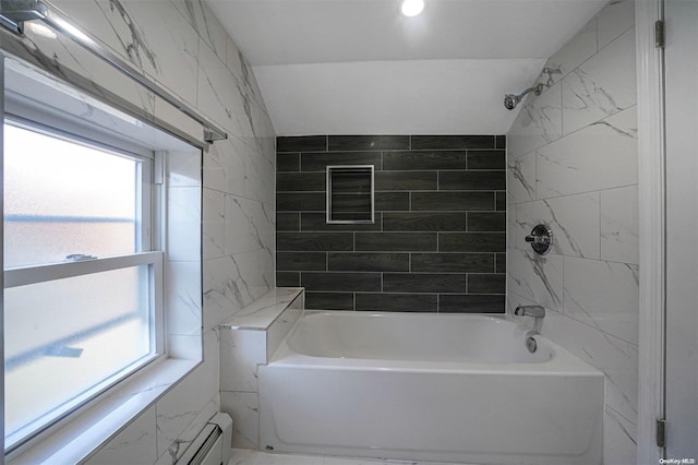 bathroom with tiled shower / bath