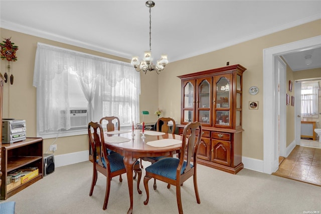 dining space with light carpet, crown molding, cooling unit, and an inviting chandelier