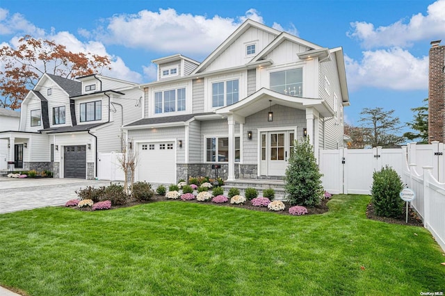 view of front of home featuring a front lawn and a garage