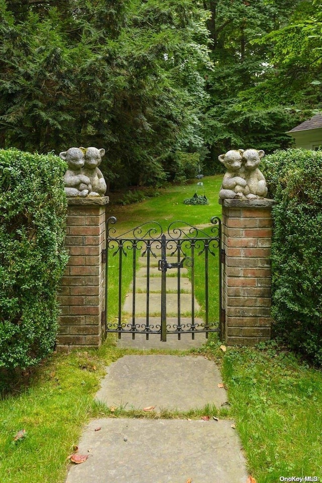 view of gate featuring a lawn