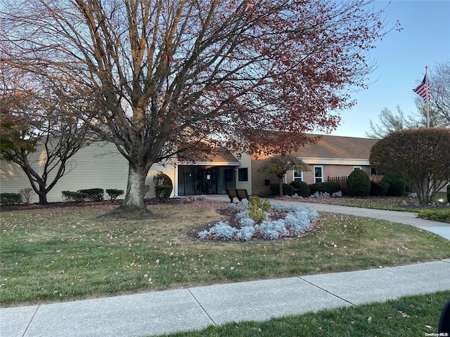 view of front of house with a front yard